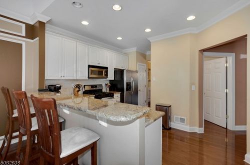 12 Ardsley Ct, Parsippany NJ 07834-3727 exterior