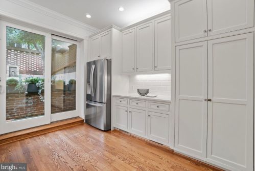 3021 Cambridge Pl, Washington DC  20007-2914 exterior