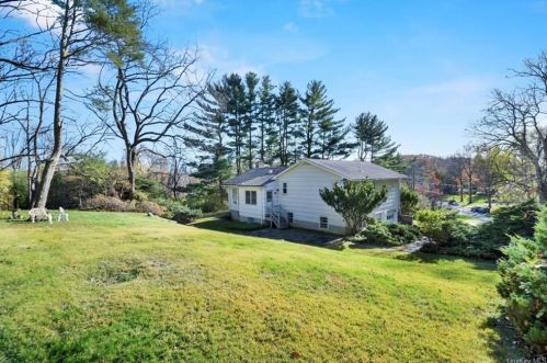 53 Tamarack Pl, Briarcliff, NY 10510-2619