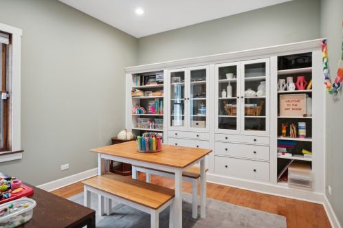 2955 Sunnyside Ave, Chicago IL 60630-3923 exterior