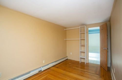 17 Byrnes St, Middletown RI 02840-4059 exterior