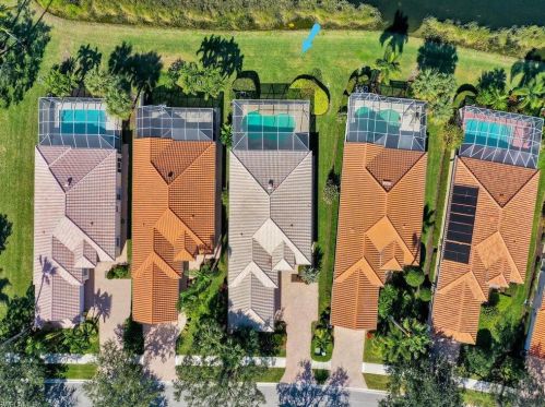 5211 Hawkesbury Way, Naples FL 34119-9582 exterior