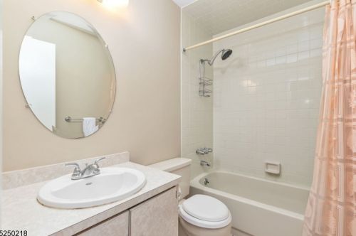 25 Wareham Ct, Scotch Plains NJ 07076-3138 exterior