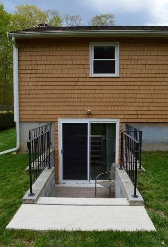 129 Shr St, Taunton MA 02780-2940 exterior