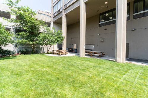 5320 Sheridan Rd, Chicago IL 60640-2533 exterior