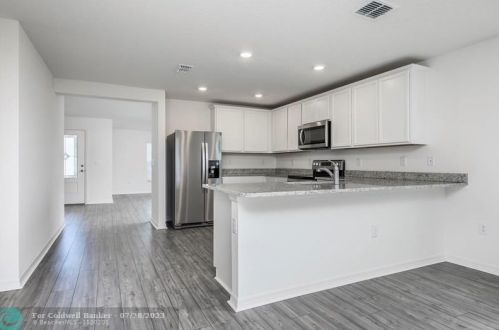 2008 Pruitt St, Fort Pierce FL 34953-5731 exterior