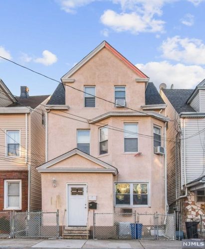 250 Paxton St, Paterson, NJ 07503-2765