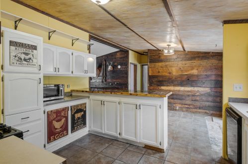 663 Maple Is Rd, Meskegon MI 49442-9479 exterior