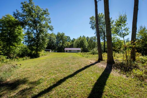 19780 Chain Lk St, Cassopolis MI 49031-9538 exterior