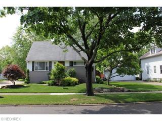 92 Henry St, Cleveland, OH 44146-4616