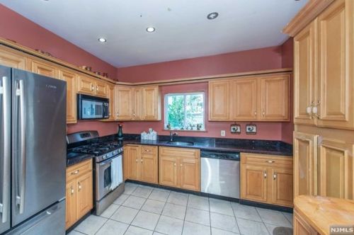 71 St, Union City NJ 07086-7101 exterior