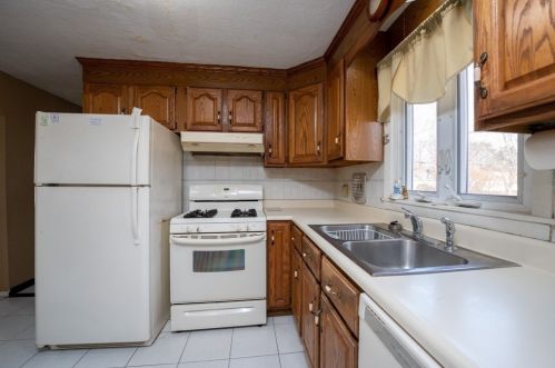 281 Hartwick St, Springfield MA 01108-3564 exterior