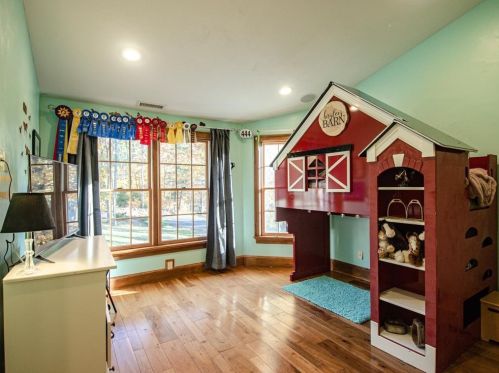 40 Dunbarton Ctr Rd, Concord NH 03304-5300 exterior