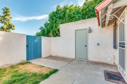 5246 42nd Pkwy, Phoenix AZ  85019-2408 exterior