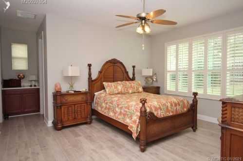 10092 Oak Tree Cir, Fort Pierce FL 34987-2454 exterior