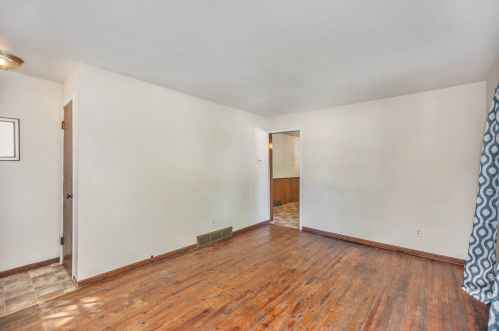 942 Amity Ave, Meskegon MI 49442-2118 exterior