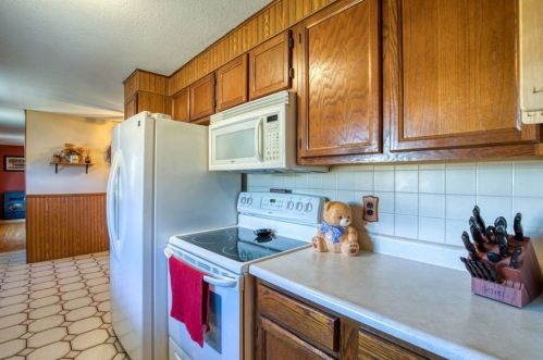 203 Murphy Ln, Chicopee MA 01020-4837 exterior