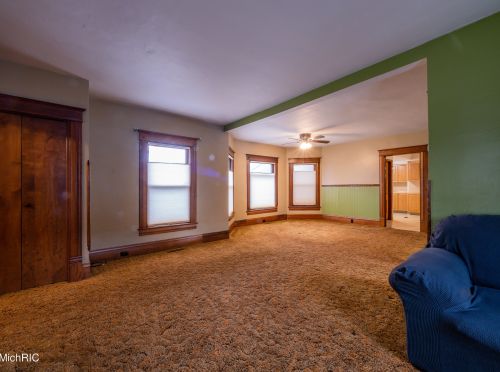 320 Elizabeth St, Sylvan Beach MI 49461-1311 exterior