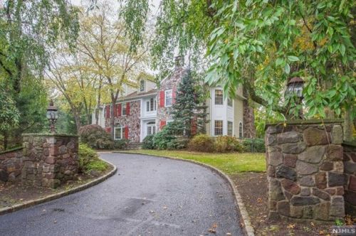 27 Trotters Ln, Mahwah NJ  07430-2517 exterior