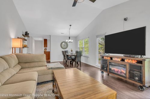 80 Poplar Pl, East Freehold NJ 07728-4173 exterior