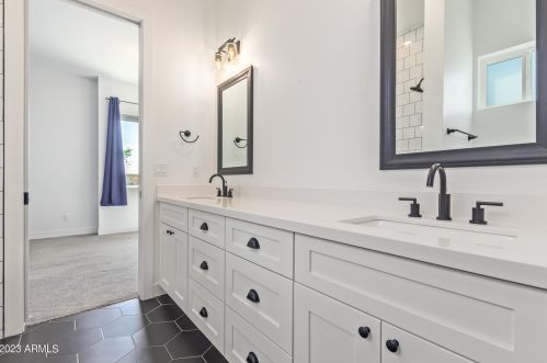 4239 42nd St, Phoenix AZ  85018-4207 exterior