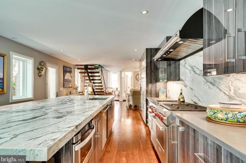 210 Fairfax St, Alexandria VA  22314-3304 exterior