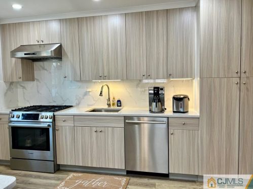 7 Hallo St, Edison NJ exterior