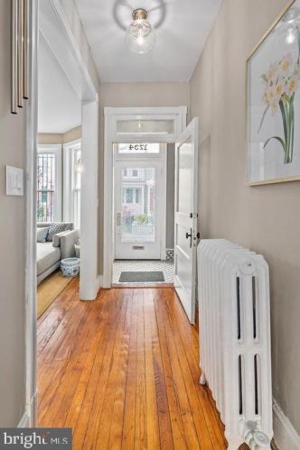 1734 Church St, Washington DC  20036-1302 exterior