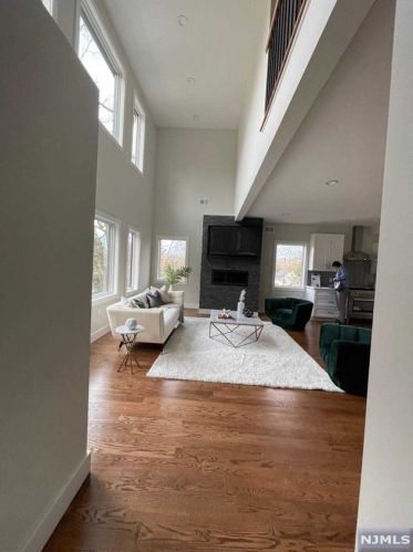 182 Madison Ave, Cresskill NJ 07626-1308 exterior