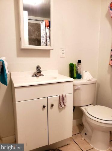 27 8th St, Chester PA 19013-6018 exterior