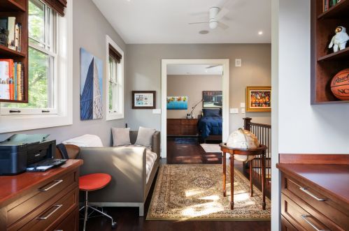 819 Castlewood Ter, Chicago IL  60640-4216 exterior