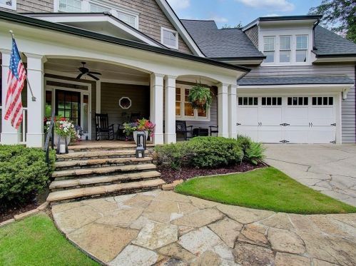 1562 Crossway Dr, Atlanta, GA 30319-3200