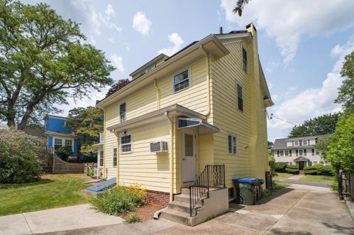 293 Doyle Ave, Providence RI 02906-3354 exterior