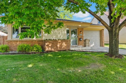 616 95th St, Milwaukee, WI 53226-4436