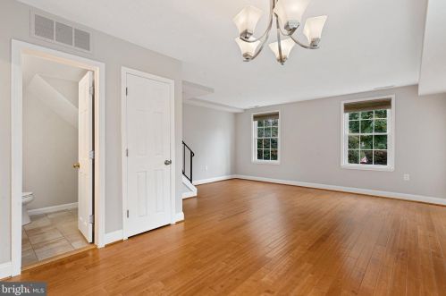 2406 Dearing St, Alexandria VA 22302-1806 exterior