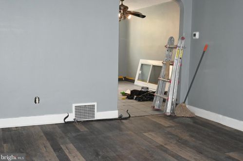 122 Weymouth Rd, Darby, PA 19023-1422