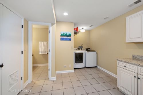 1320 Plymouth Ct, Chicago IL 60605-2717 exterior