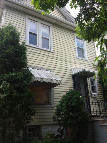 657 Broadway St, Joliet, IL 60435-6364