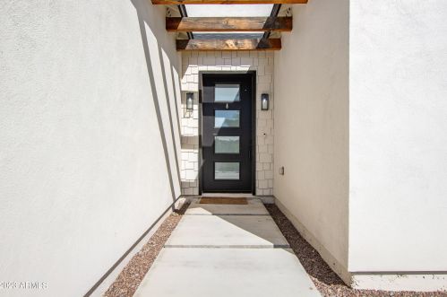 4239 42nd St, Phoenix AZ  85018-4207 exterior