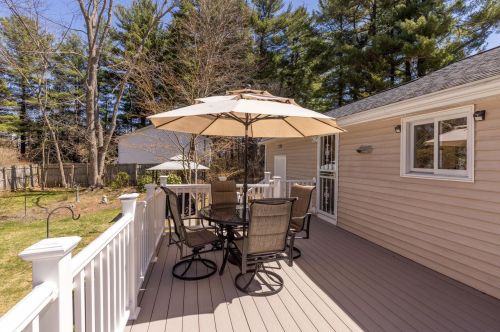 15 Ayers Ln, Dover NH 03820-4643 exterior