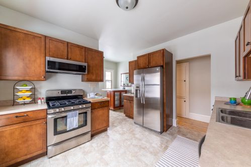 2421 46, Milwaukee WI 53210-2918 exterior