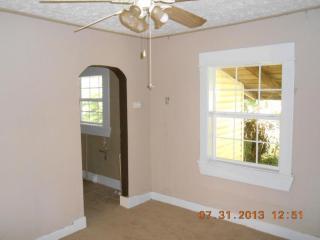 850 Grant Ave, Springfield MO  65802-3943 exterior