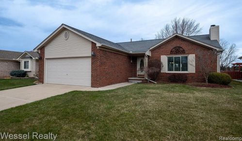 21885 Sunset Dr, Macomb Township, MI 48044-3715