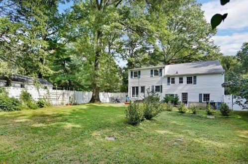 29 Maryland Ave, Armonk NY  10504-2030 exterior