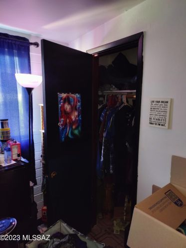 1302 Kleindale Rd, Tucson AZ 85749-8385 exterior