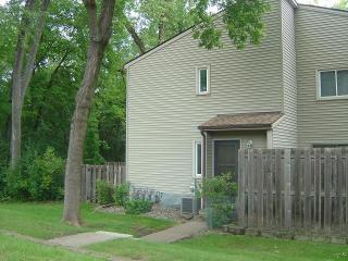 1542 Greenwood Ct, Saint Paul, MN 55122-1306