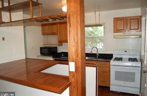 4009 Taney Ave, Alexandria VA 22304-2439 exterior