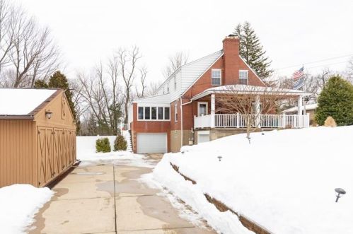 138 Sunset Dr, Pittsburgh PA 15228-2550 exterior