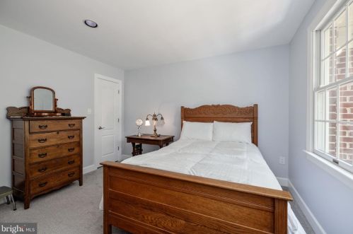 1941 Valleywood Rd, Mc Lean VA  22101-4931 exterior