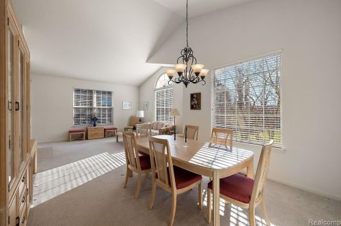 1342 Alameda Blvd, Troy MI 48085-6739 exterior